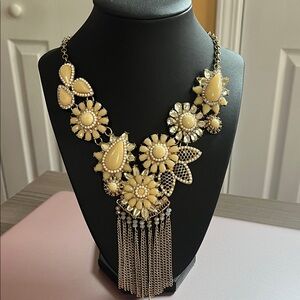 Elegant Floral Statement Necklace in Cream and Gold